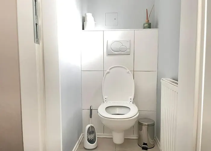 Modern & Charming @ Quarter! 7min To Center Apartment