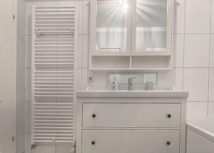 Modern & Charming @ Quarter! 7min To Center Apartment *
